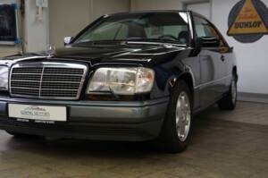 Bild 6/35 von Mercedes-Benz E 320 (1993)