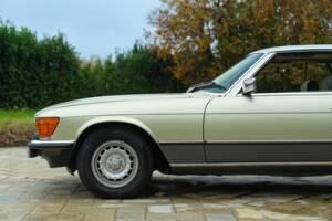 Image 9/50 of Mercedes-Benz 500 SLC (1984)