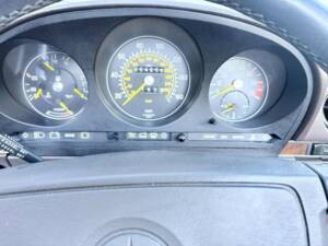 Image 27/50 of Mercedes-Benz 560 SL (1987)