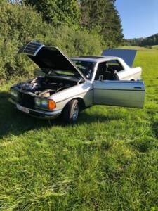 Afbeelding 34/53 van Mercedes-Benz 230 CE (1984)