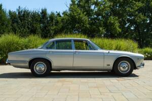 Image 5/50 de Jaguar XJ 6 4.2 (1970)