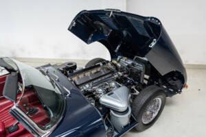 Image 31/36 of Jaguar E-Type (1969)