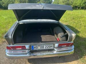 Bild 6/8 von Mercedes-Benz 220 S b (1964)