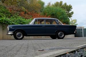 Image 15/76 de Mercedes-Benz 220 S b (1963)