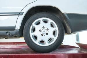 Image 50/50 of Mercedes-Benz 200 (1986)