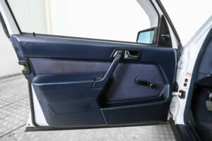 Image 19/50 de Mercedes-Benz 190 D (1986)