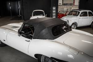 Image 51/53 de Jaguar E-Type (1970)