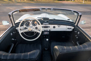 Image 21/42 of Mercedes-Benz 190 SL (1961)