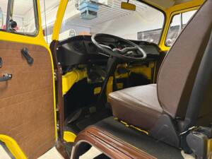 Image 5/19 of Volkswagen T2 Brasil Camper (1978)