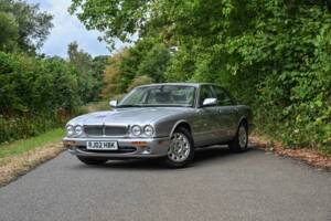 Immagine 7/50 di Jaguar XJ 8 Executive (2002)