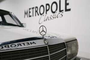 Imagen 9/27 de Mercedes-Benz 230 (1977)