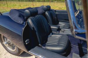 Image 32/50 de Jaguar E-Type (1969)