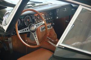 Image 43/50 de Jaguar E-Type (1970)