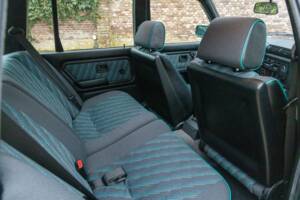 Image 24/50 of BMW 316i Touring (1993)