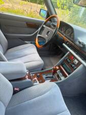 Immagine 9/13 di Mercedes-Benz 300 SE (1990)