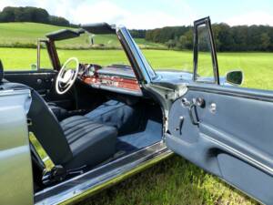 Mercedes-Benz 250 SE Cabriolet (W 111) silber 1966