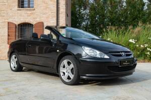 Bild 2/50 von Peugeot 307 CC 2.0i (2004)