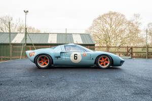 Image 2/32 of Ford GT40 (1965)