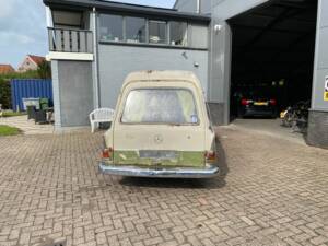 Image 8/32 of Mercedes-Benz 200 D Universal (1966)