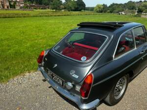 Image 11/38 of MG MGB GT V8 (1974)
