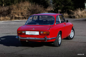 Image 14/43 of Alfa Romeo 2000 GT Veloce (1972)