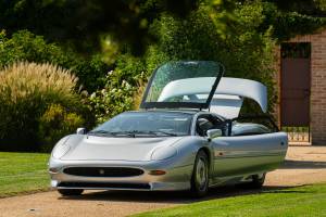 Image 20/50 of Jaguar XJ 220 (1993)