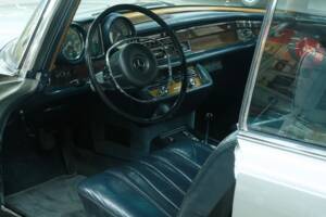 Image 21/50 of Mercedes-Benz 280 SE 3,5 (1970)