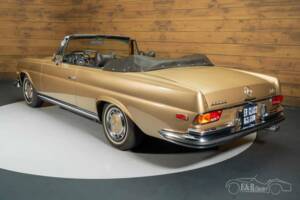 Image 2/19 de Mercedes-Benz 280 SE 3,5 (1971)