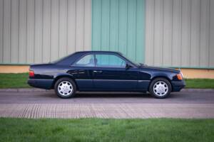 Bild 4/30 von Mercedes-Benz 300 CE (1992)