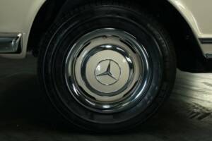 Image 48/50 of Mercedes-Benz 230 SL (1967)