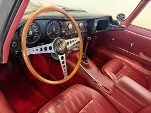 Image 2/5 de Jaguar Type E 4.2 (1964)