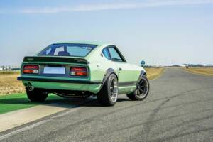Image 8/8 of Datsun 240 Z (1972)