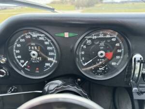 Bild 7/8 von Jaguar E-Type 4.2 (1966)