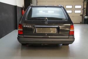 Bild 35/50 von Mercedes-Benz E 280 T (1994)