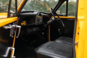 Image 28/50 of Morris Minor Van (1971)