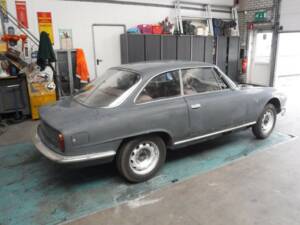 Image 21/26 of Alfa Romeo 2600 Sprint (1962)