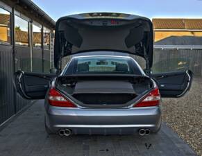 Image 20/50 of Mercedes-Benz SL 500 (2008)