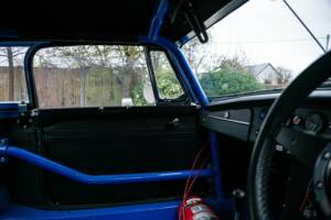 Image 16/45 of MG MGB GT (1964)