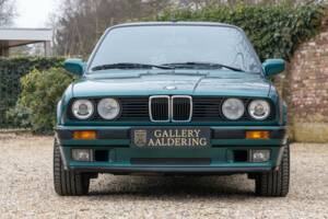Image 21/50 of BMW 316i Touring (1993)