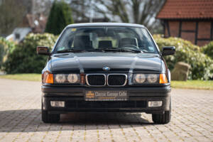 Immagine 6/44 di BMW 328i Touring (1997)