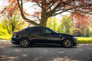 Image 6/24 de Alfa Romeo Giulia Quadrifoglio (2018)