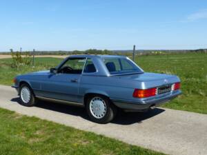 Mercedes-Benz 560 SL Roadster (R 107) diamantblau metallic 1989