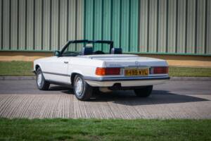 Afbeelding 8/35 van Mercedes-Benz 280 SL (1984)