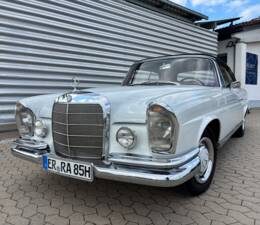 Image 4/33 of Mercedes-Benz 250 SE (1966)