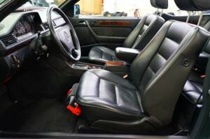 Immagine 36/46 di Mercedes-Benz 300 CE-24 (1992)