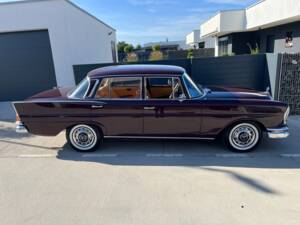 Bild 4/12 von Mercedes-Benz 220 SE b (1965)