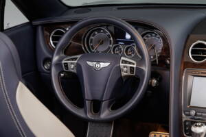 Bild 25/41 von Bentley Continental GTC W12 (2014)