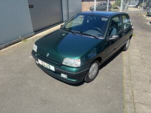 Bild 12/24 von Renault Clio I 1.2 (1995)