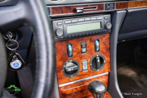 Immagine 29/60 di Mercedes-Benz 420 SL (1987)