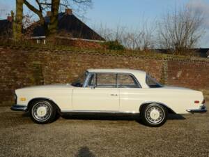 Bild 50/50 von Mercedes-Benz 280 SE 3,5 (1971)